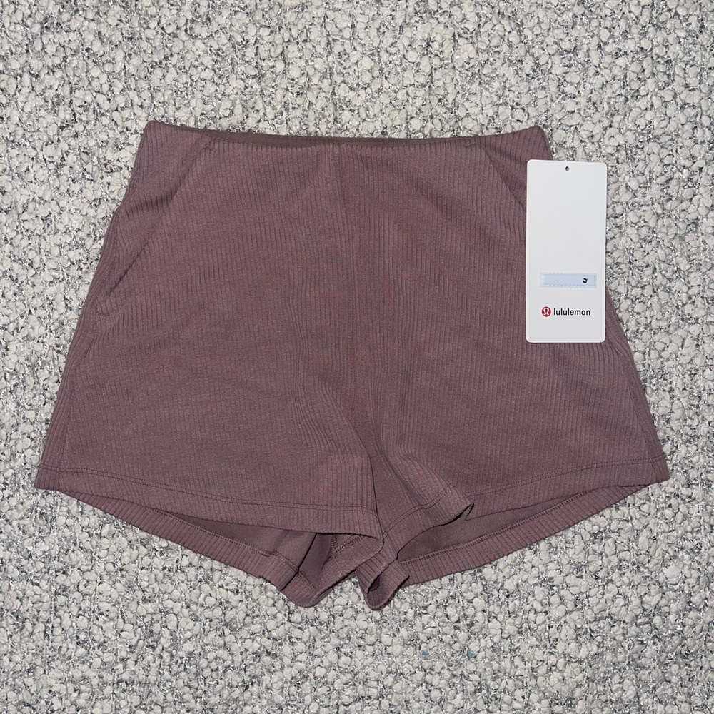 NWT Lululemon Softstreme Rib Short HR 2”